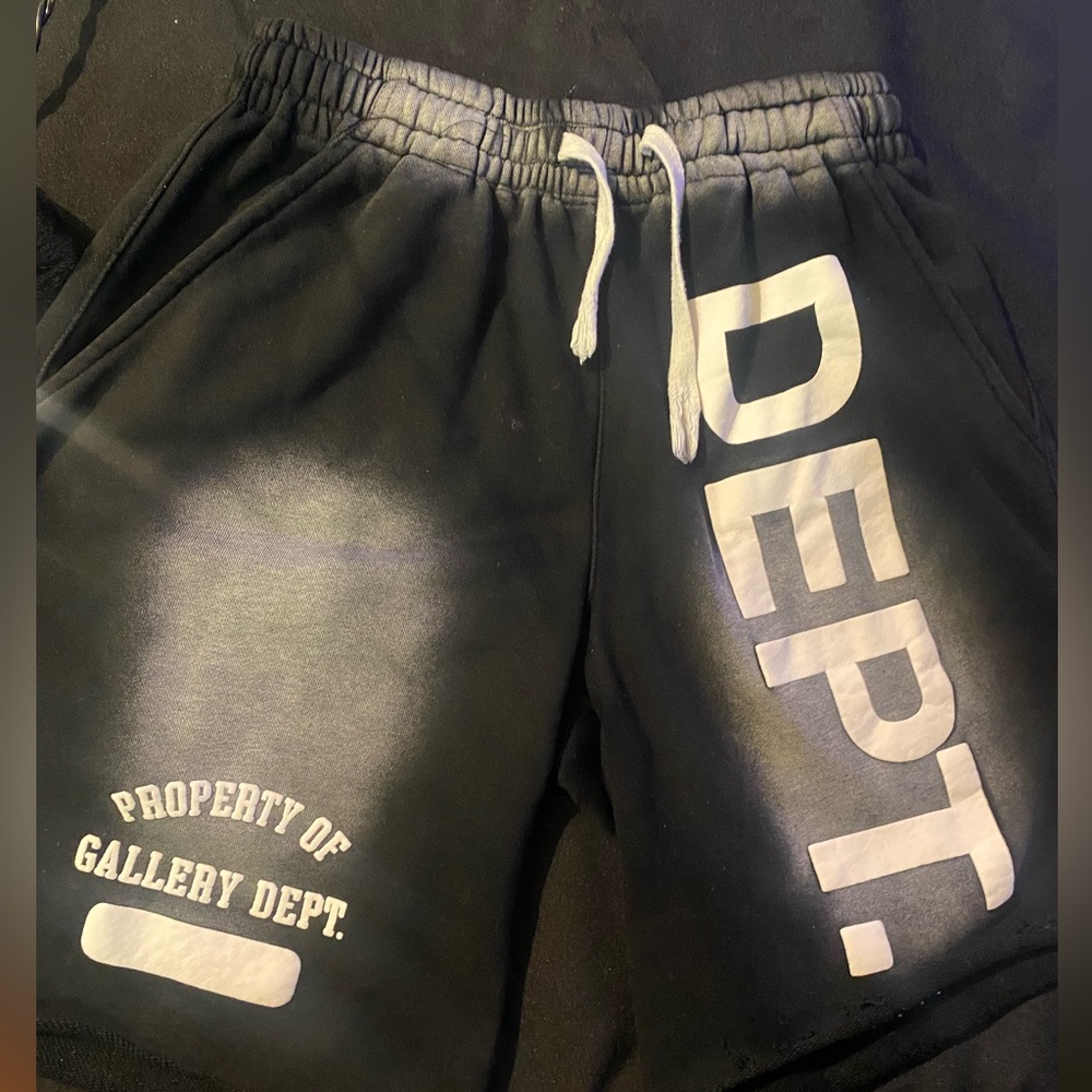 Gallery dept shorts, size S in mens, color: black and white.
